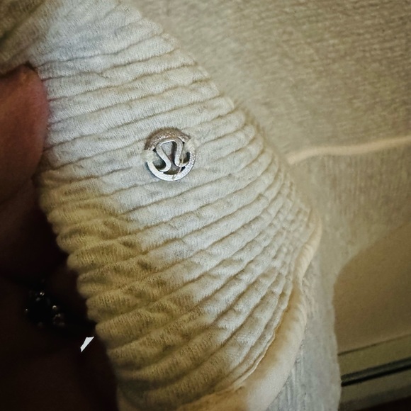 Hard to Find, Lululemon Woman’s On Repeat Dress with Removal Cowl Neck
Size 4 - Picture 7 of 10